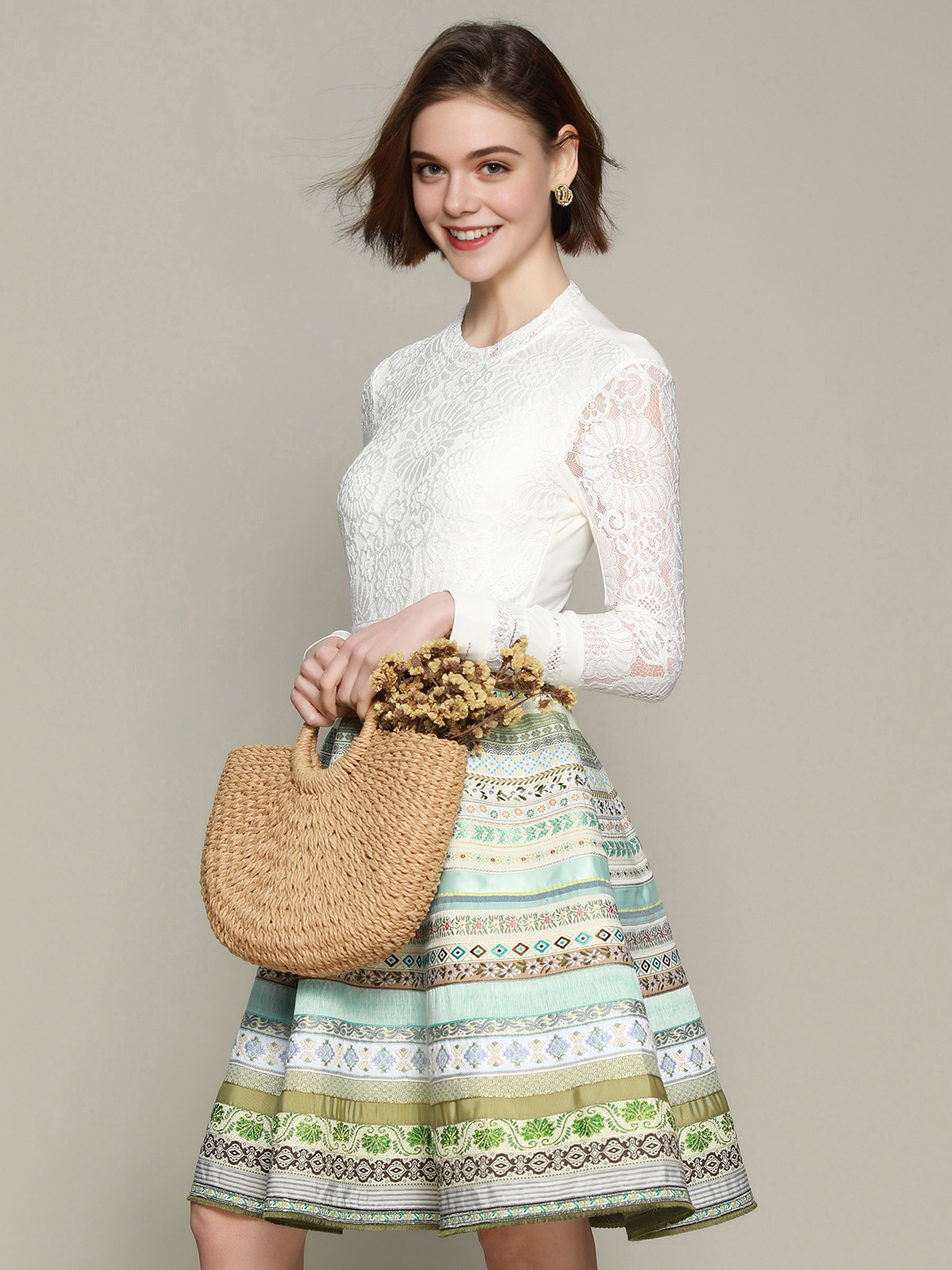 Schwarzes Dirndl mit Spitze