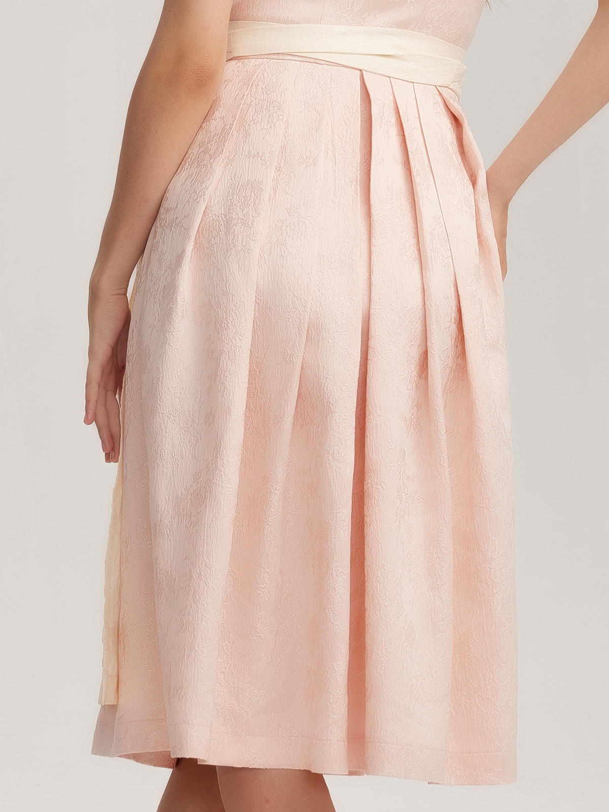 Dirndl in Rosa mit modernem Schnitt