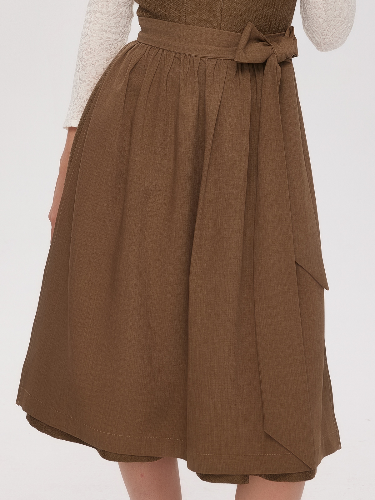 Modernes Dirndl in Grün