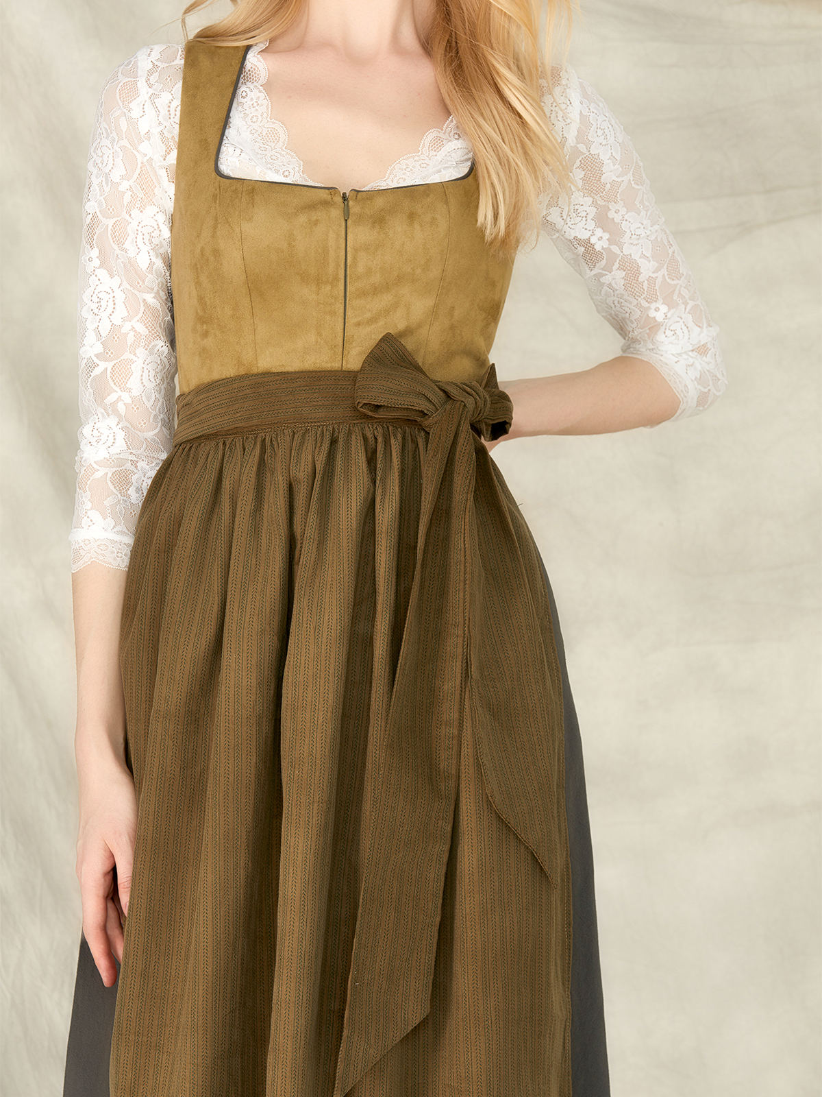 Modernes Dirndl in Grün