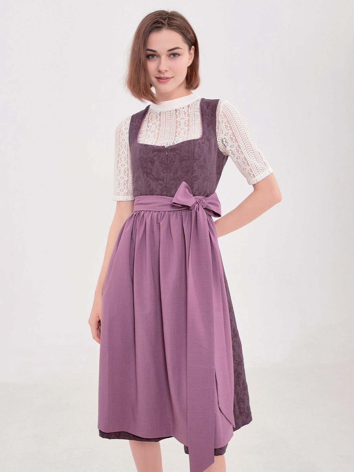 Dirndl in lila – perfekt für Festivals und Volksfeste