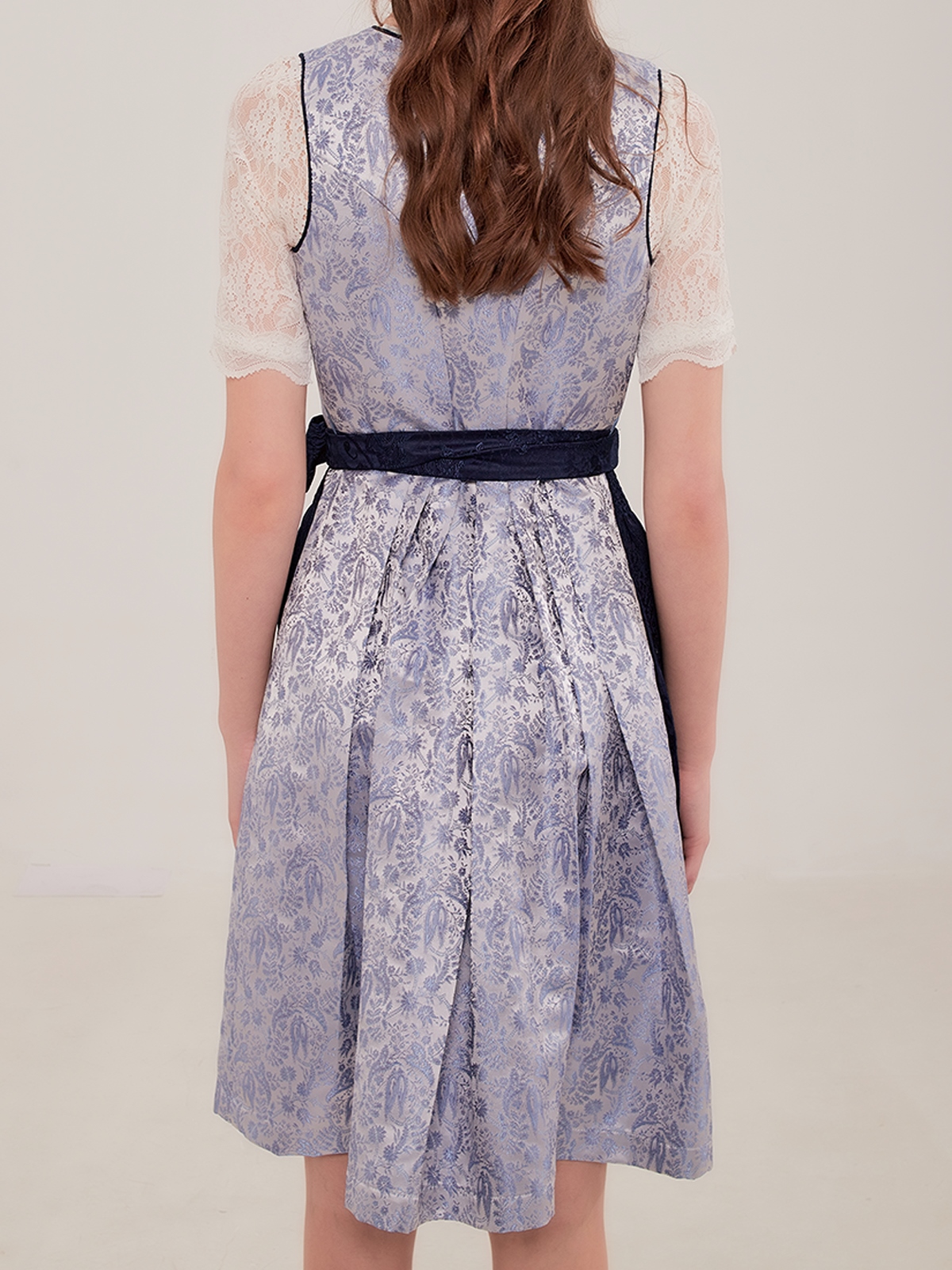 Dirndl in Blau – eine perfekte Ergänzung zur grünen Bluse