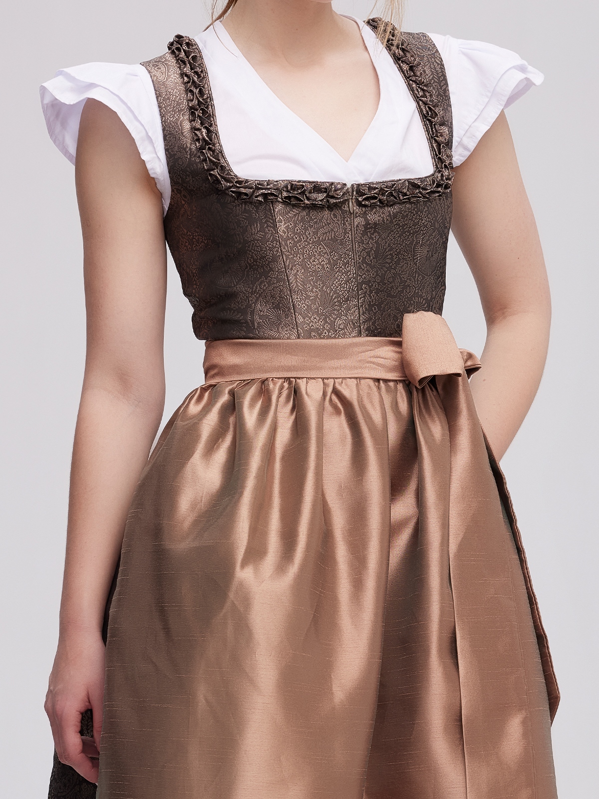 Dirndl Mini Schwarz in modernem Design