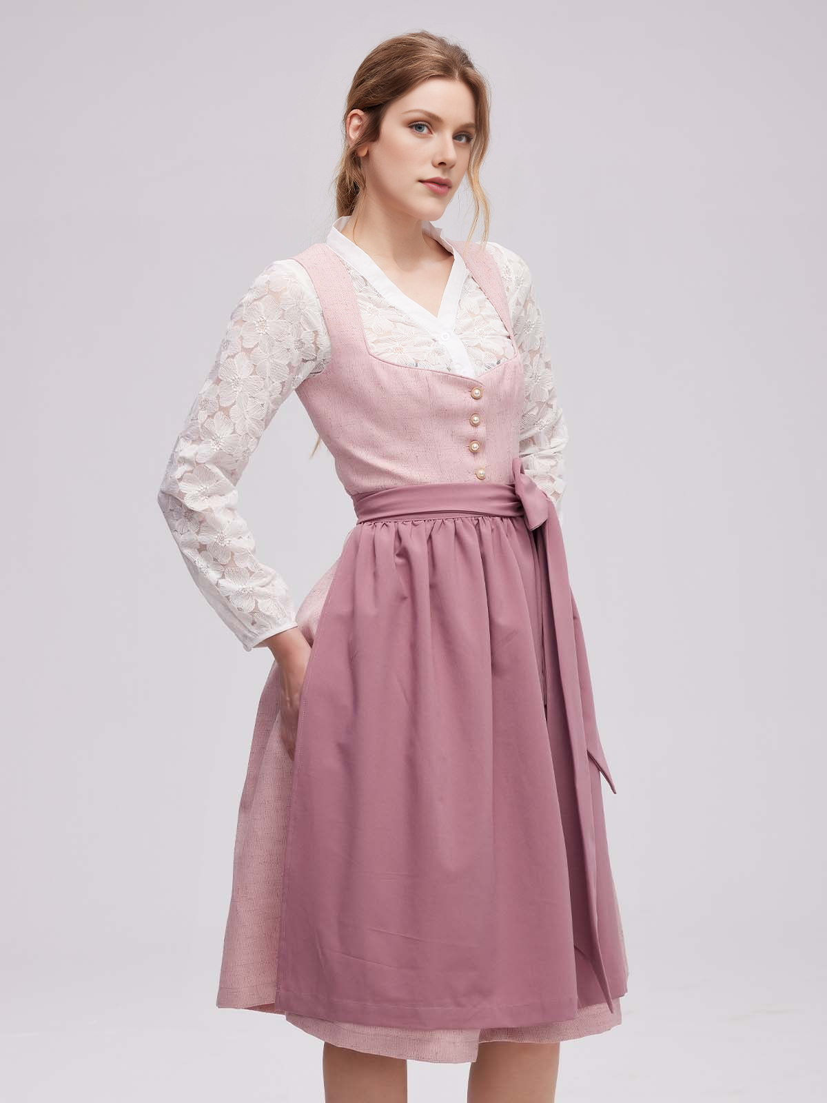Dirndl in Rosa – Eleganz und Tradition vereint