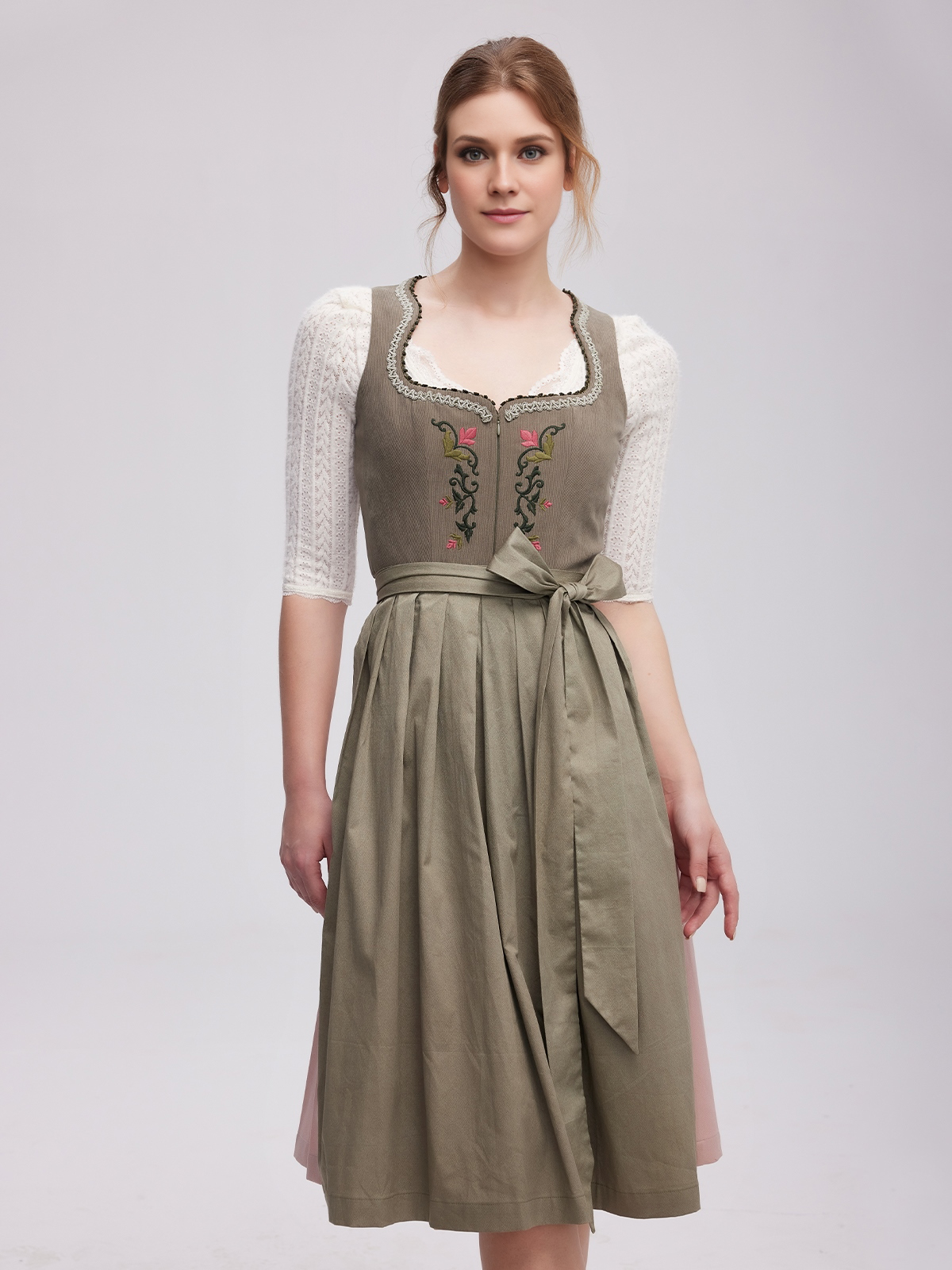 Modernes Dirndl in Grün