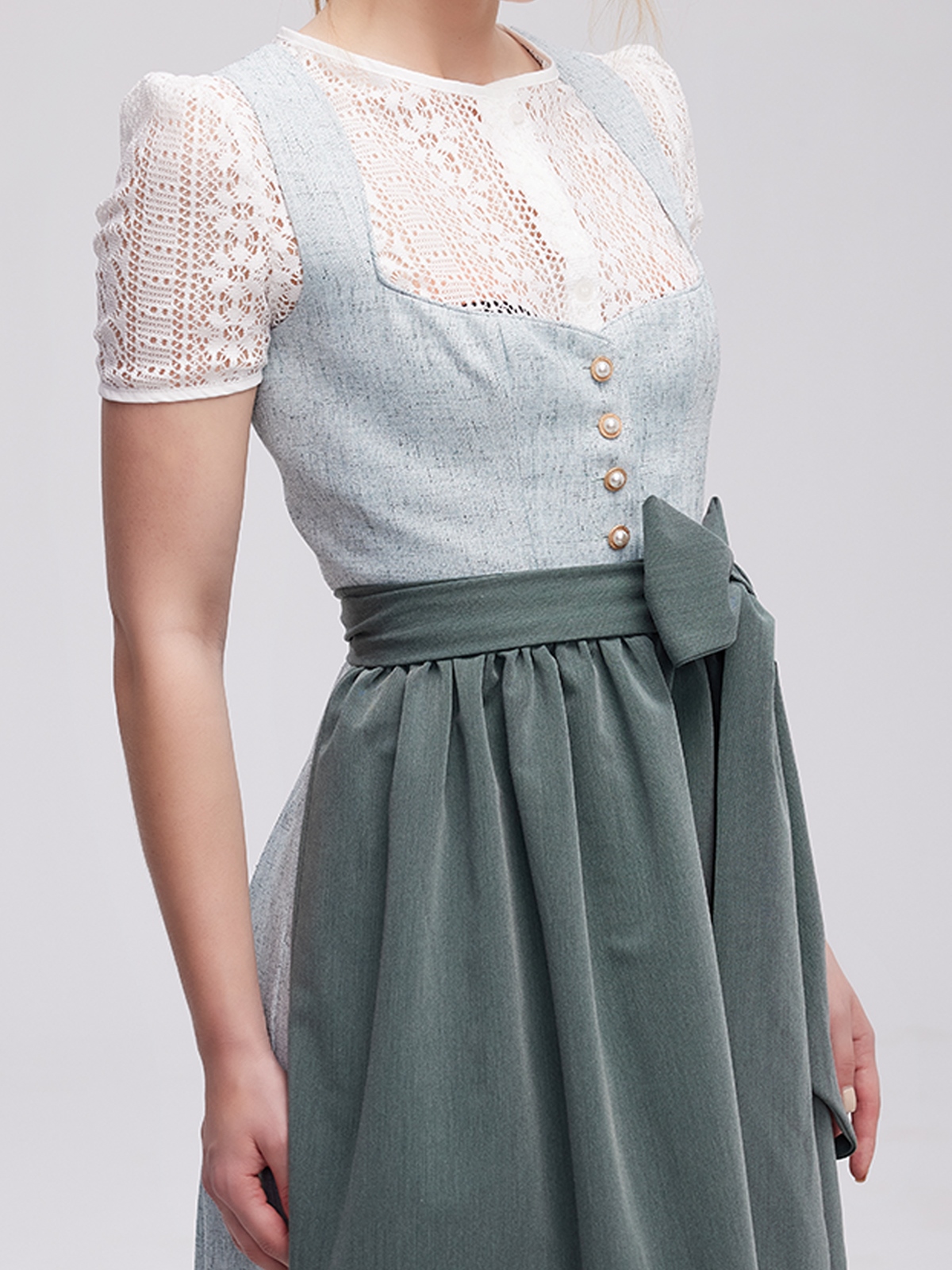 Amisu Dirndl in Grün – feminin und frisch