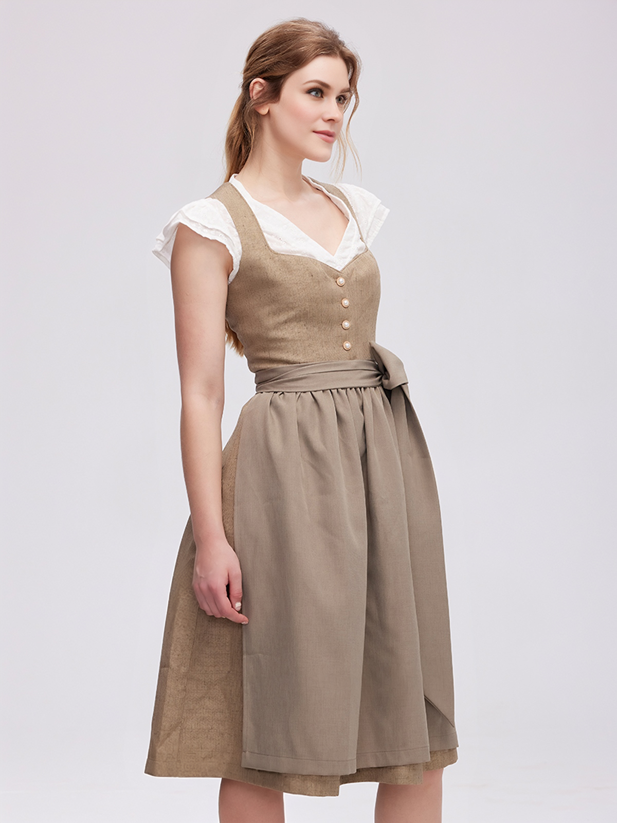 Dirndlbluse weinrot in eleganter Ausführung