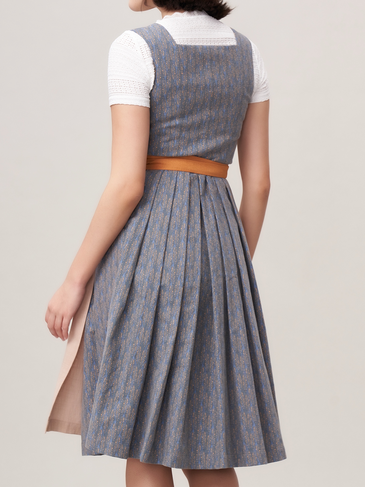 Dirndl in zartem Flieder