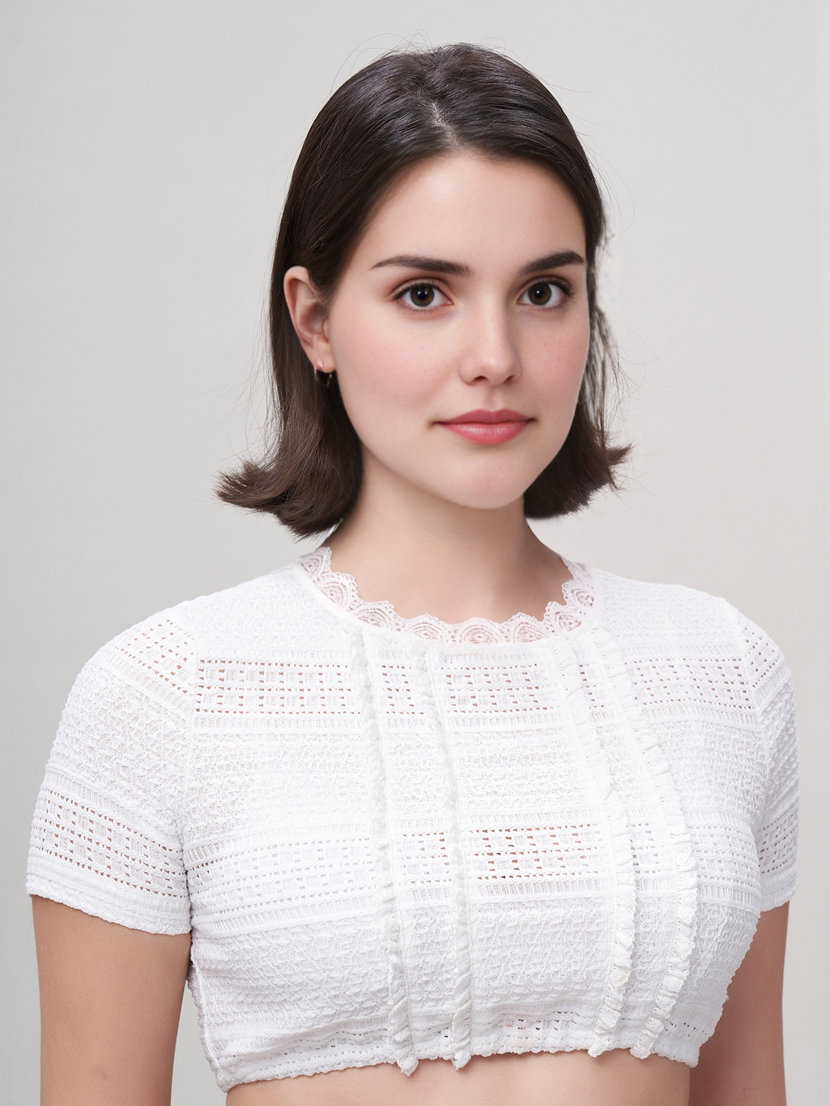 Dirndl-Bluse in Weiß – elegant und vielseitig