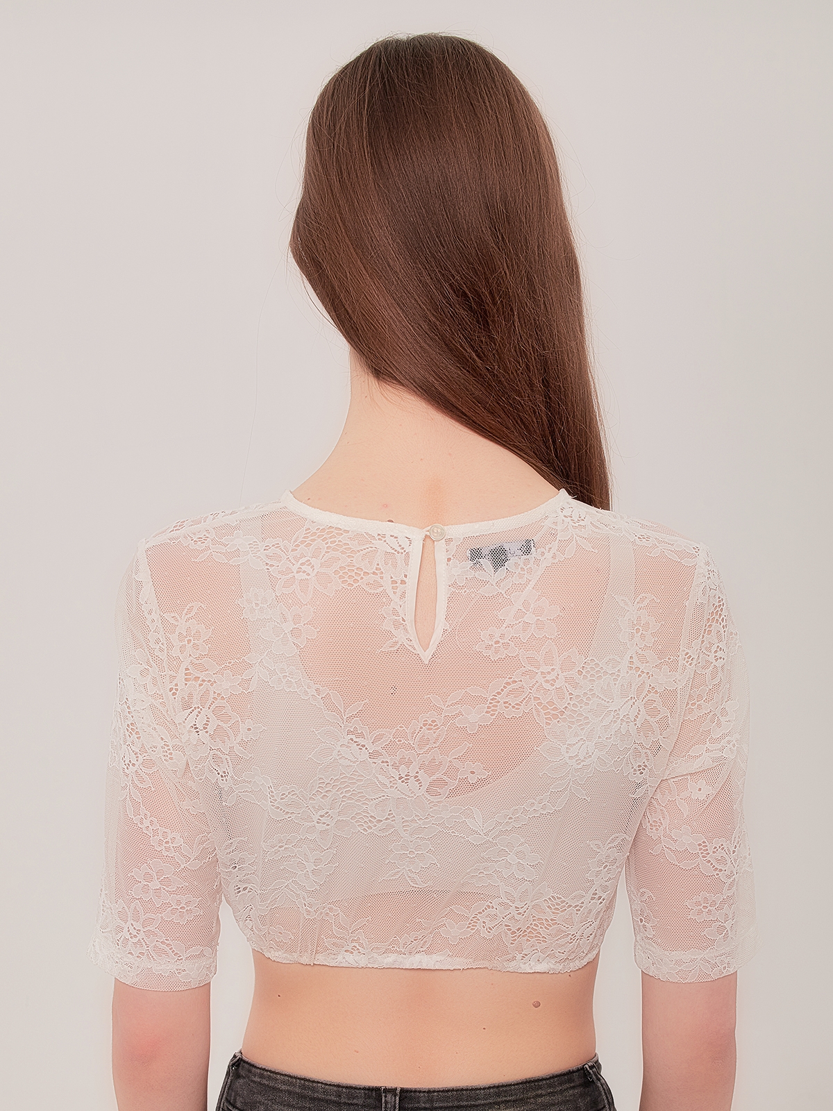 Elegantes weißes Dirndl mit Spitzenbluse