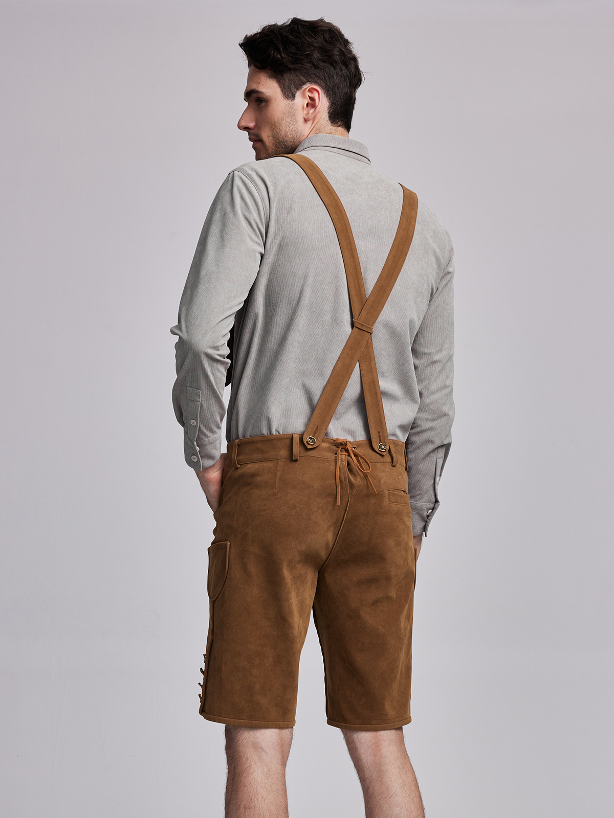 Braunes Lederhosen-Set als Inspo