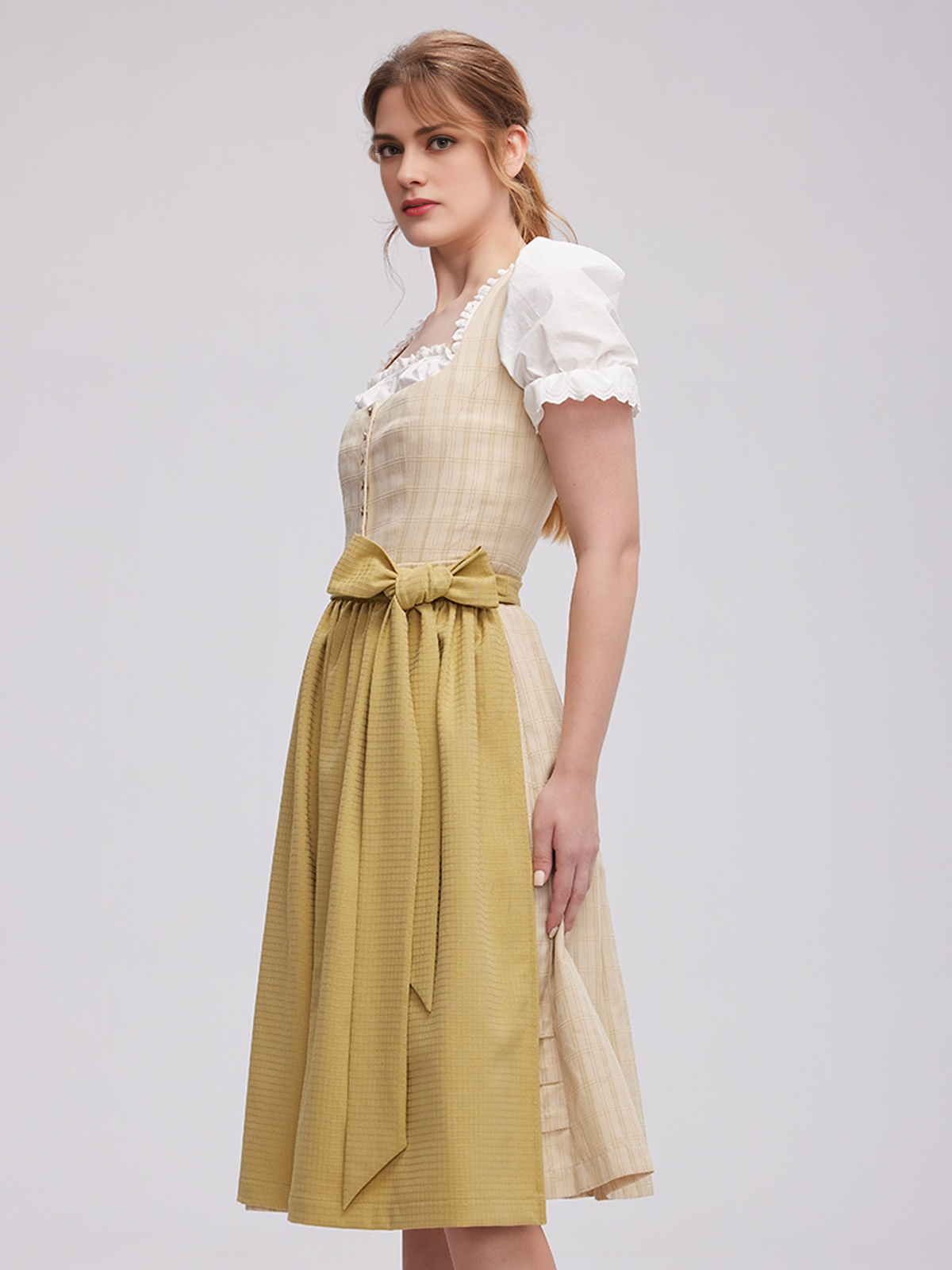 Modernes Dirndl in Grün