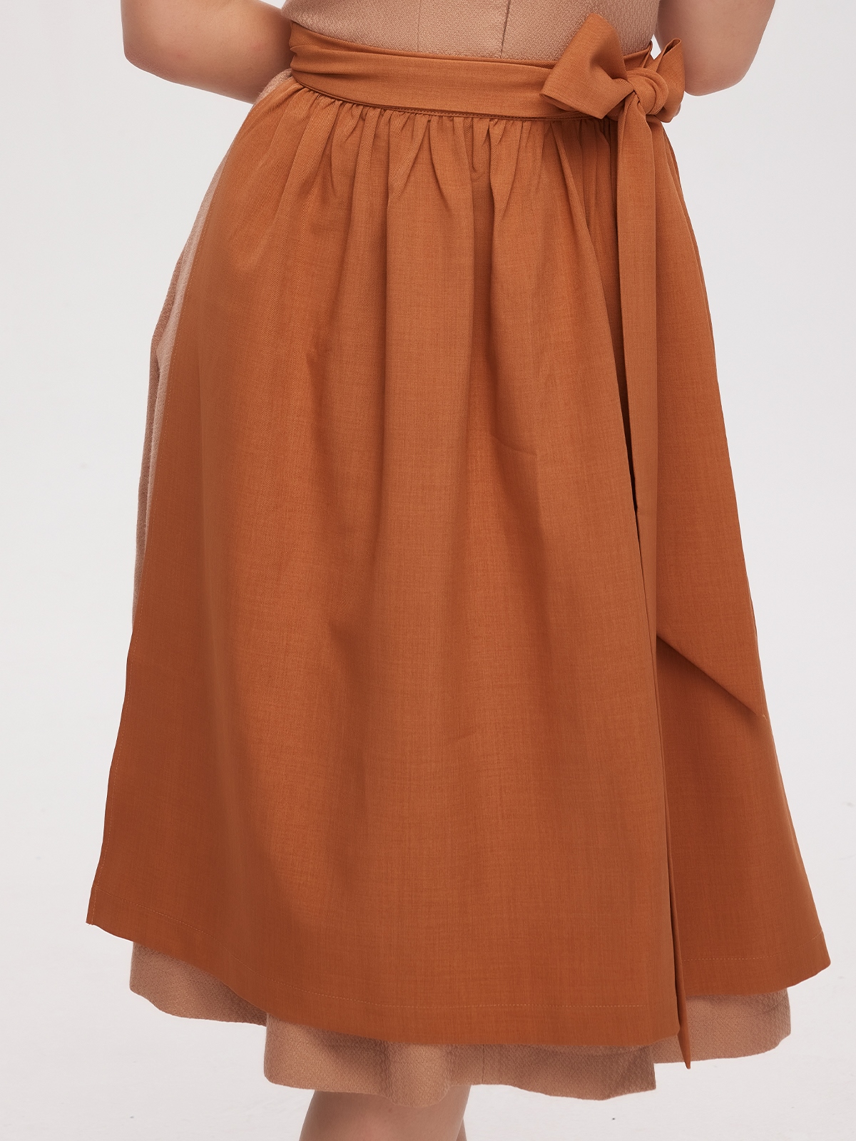 Braunes Midi-Dirndl mit floralen Details
