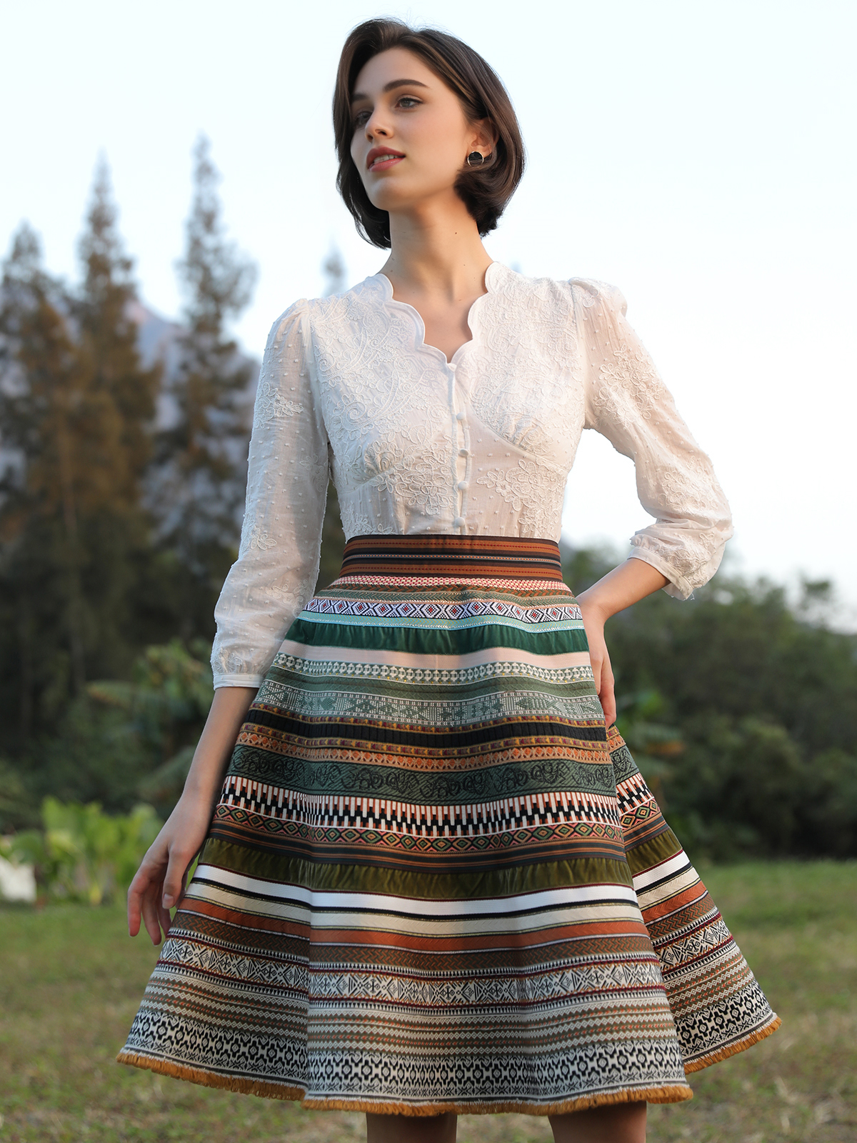 Beiges Dirndl mit modernem Schnitt