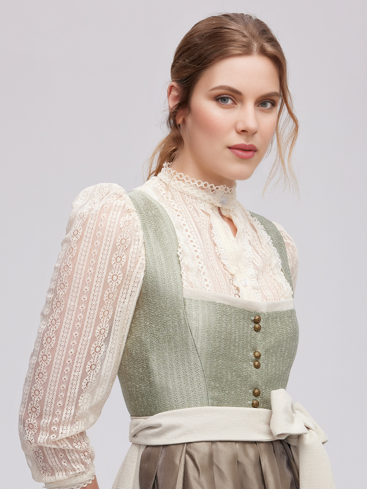 Schwarze Dirndl Bluse mit Spitze