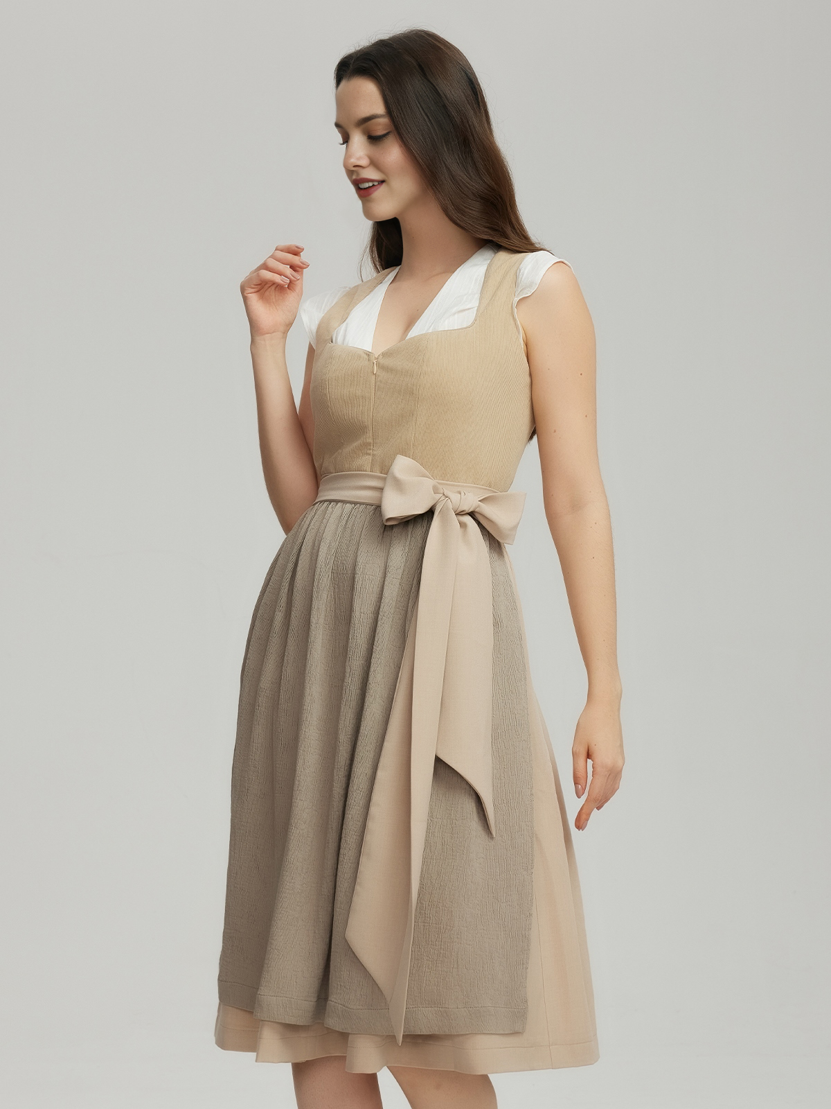 Dirndl mit Herzausschnitt in Braun