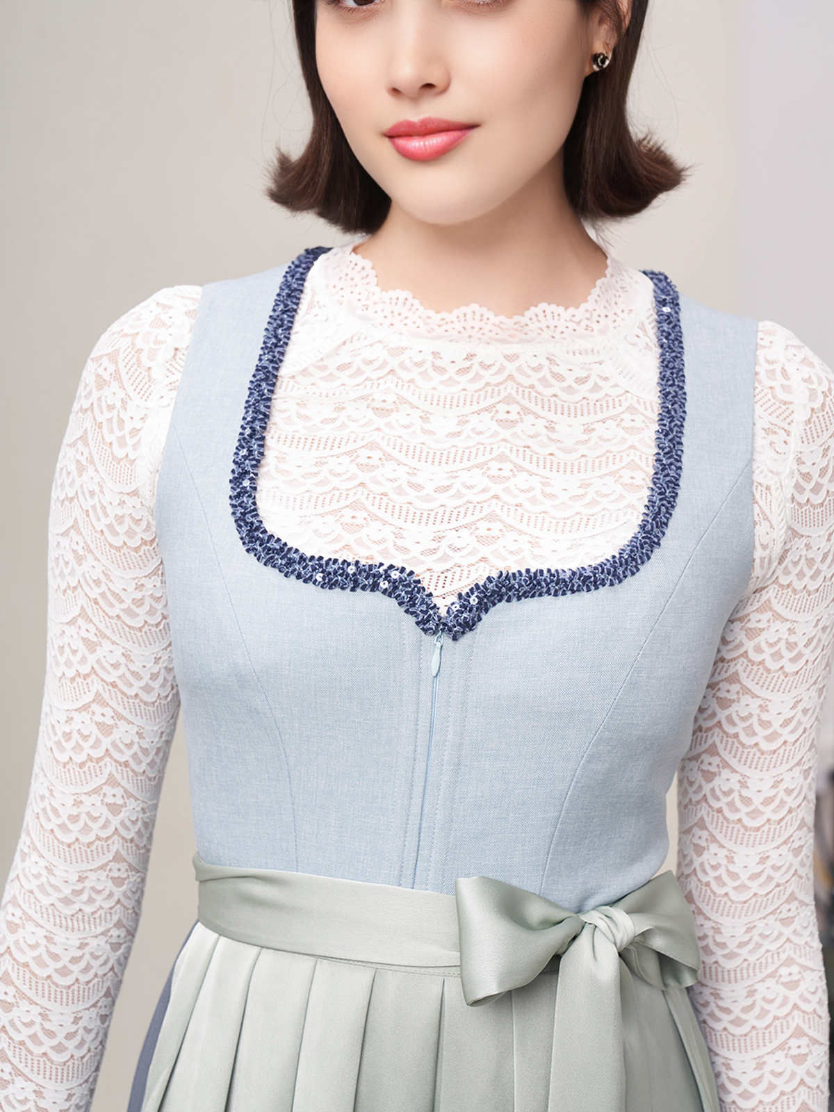 Dirndl Violett in eleganter Ausführung