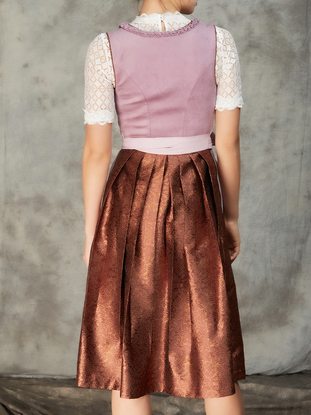 Dirndl Lila – Eleganz mit modernem Twist