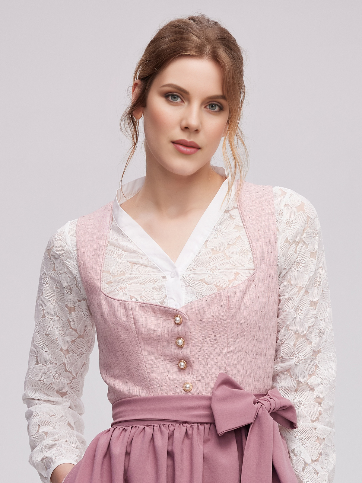 Dirndl Violett in voller Pracht