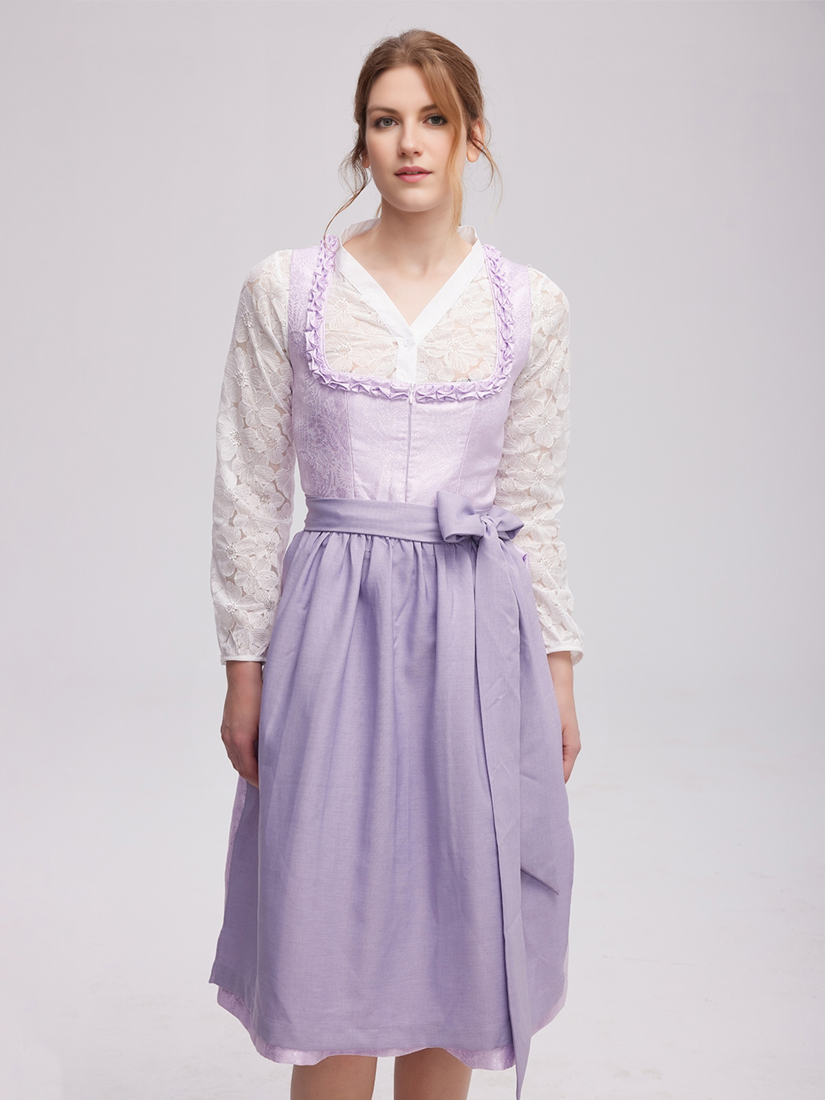 Dirndl mit Ausschnitt in Lila
