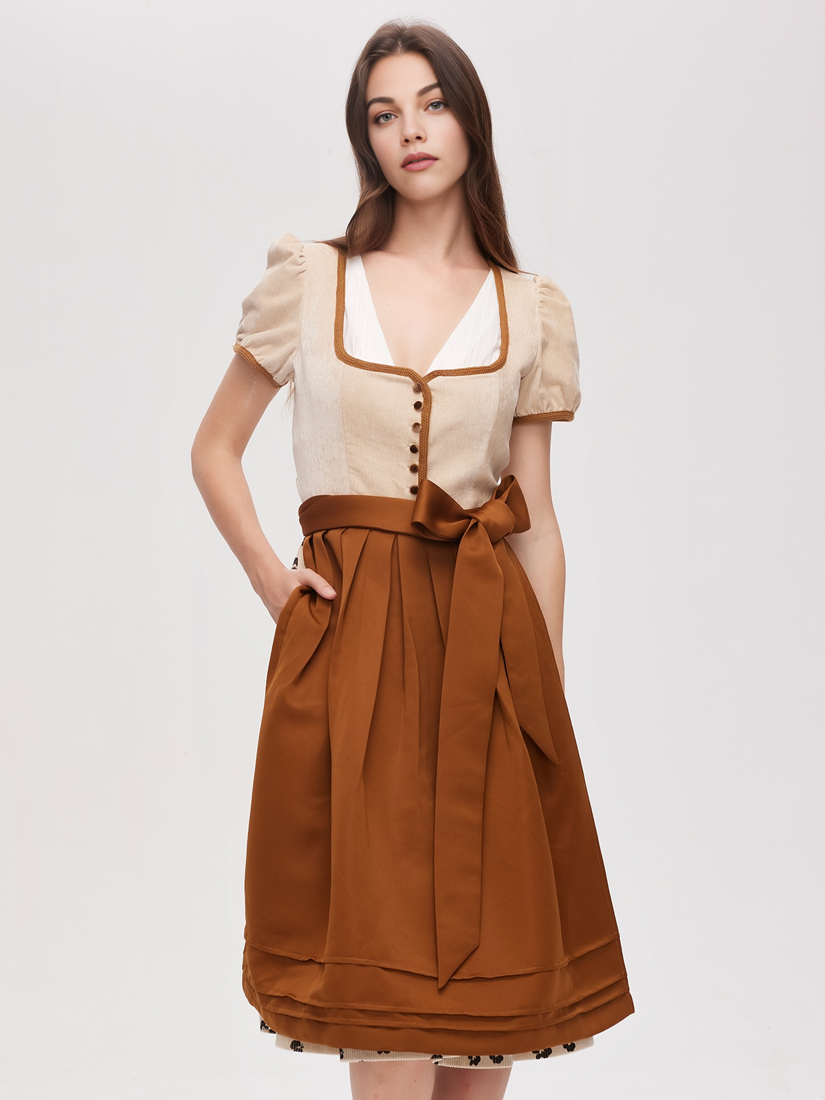 Dirndlbluse schwarz langarm im eleganten Stil