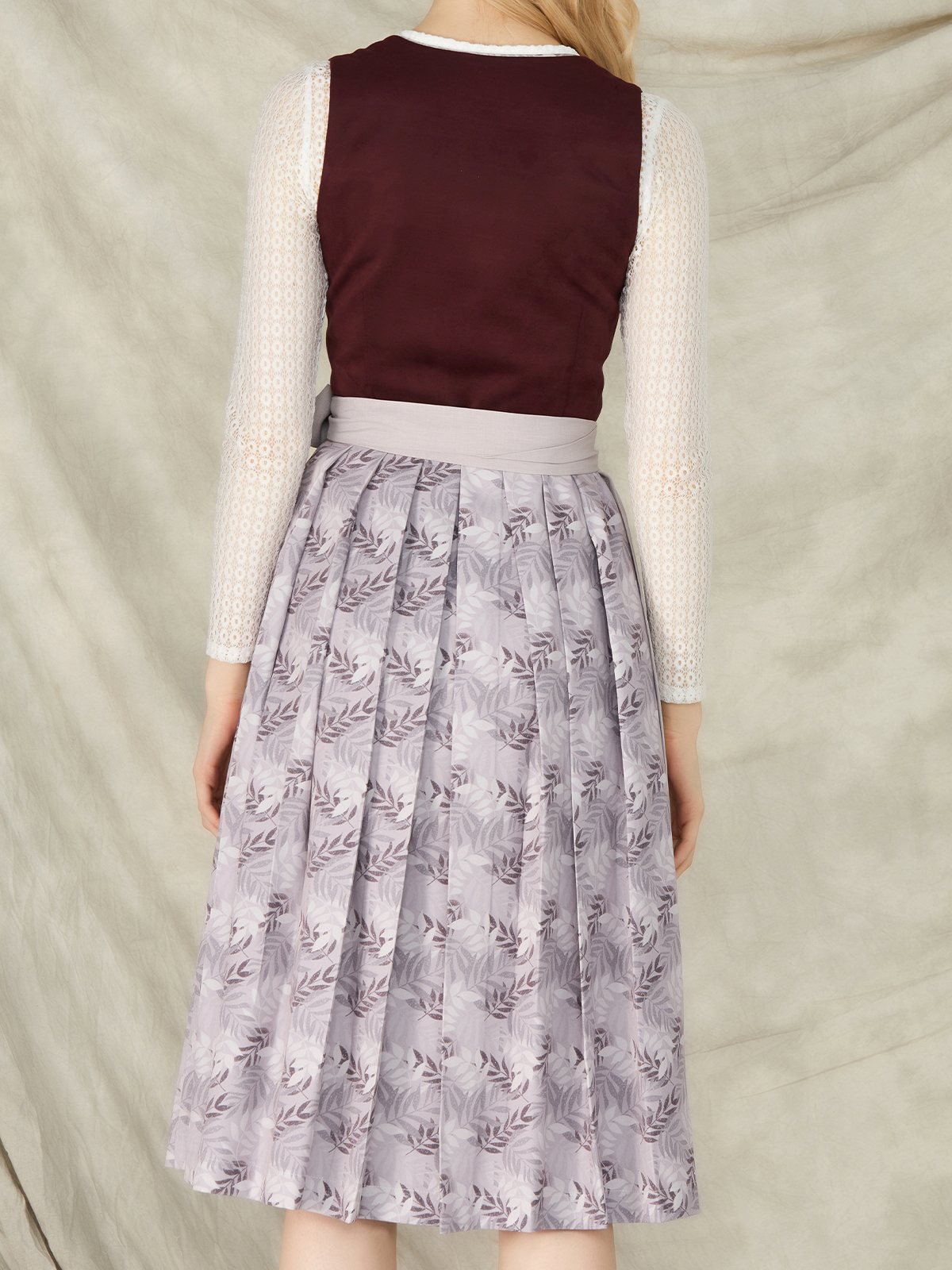 Mini Dirndl in Lila – stilvoll und bequem