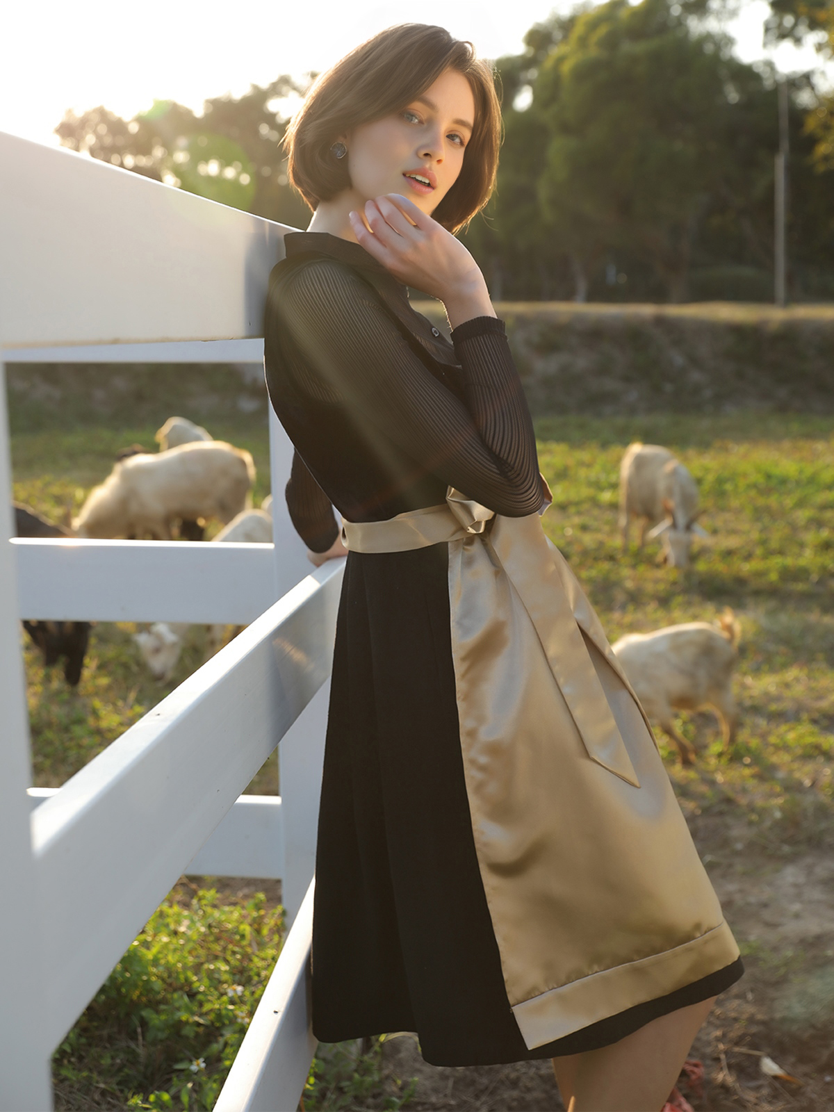 Samt Dirndl Grün – Eleganz und Tradition vereint