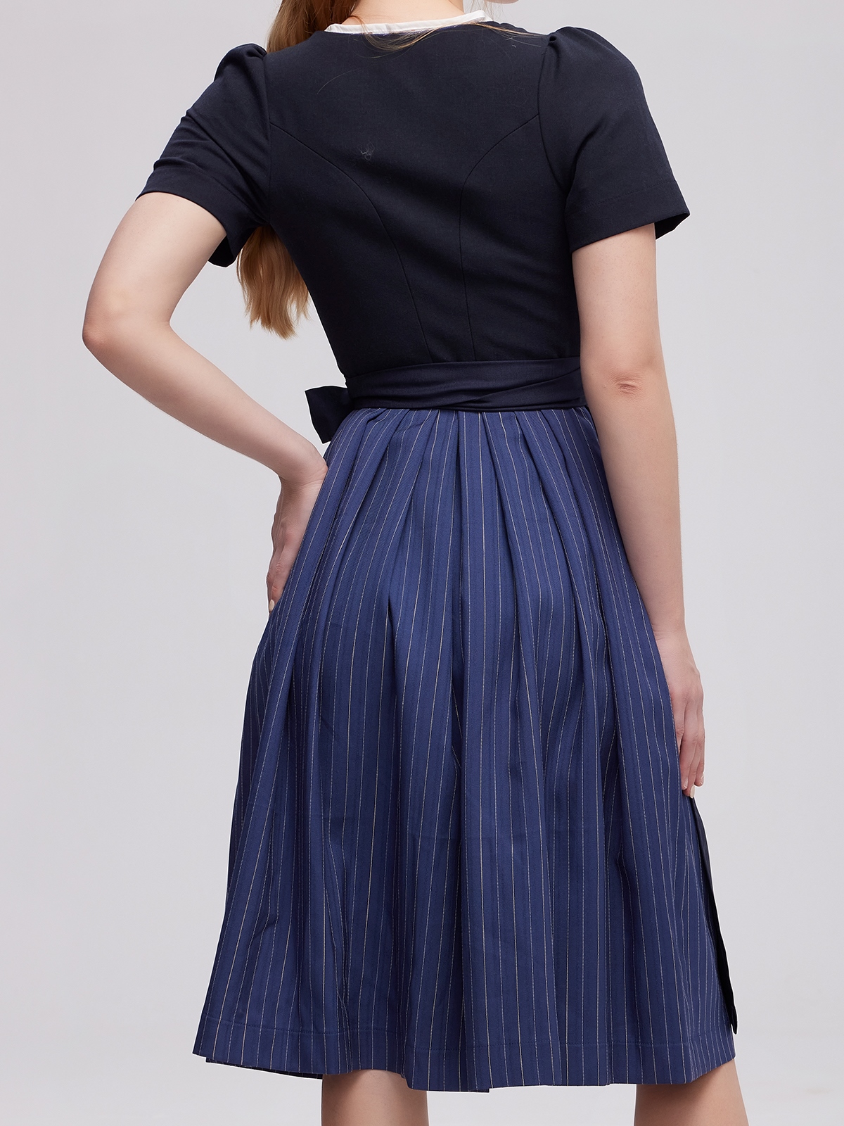 Blau Braunes Dirndl – Eleganz mit Tradition