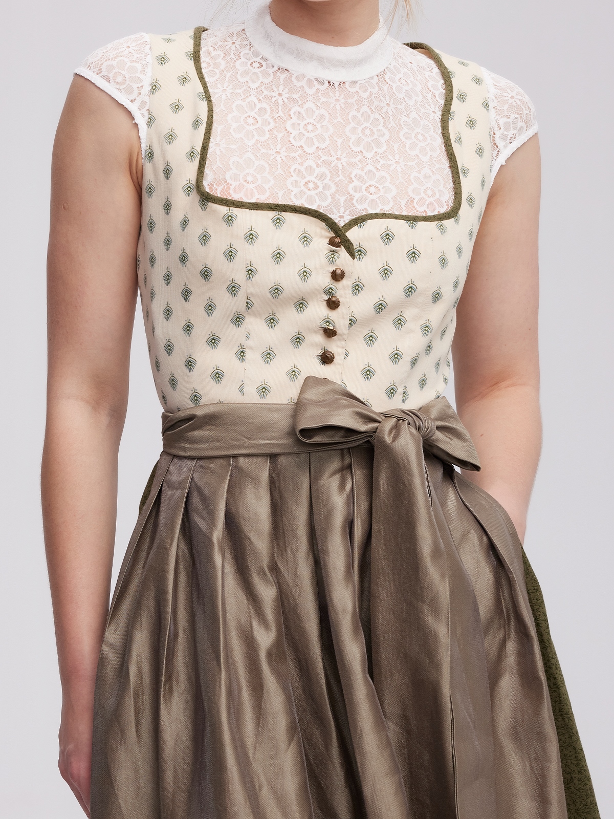 Dirndl mit Herzausschnitt in Gelb