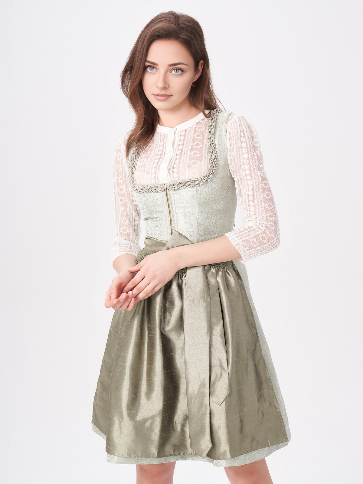 Dirndl in hellblauem Samt