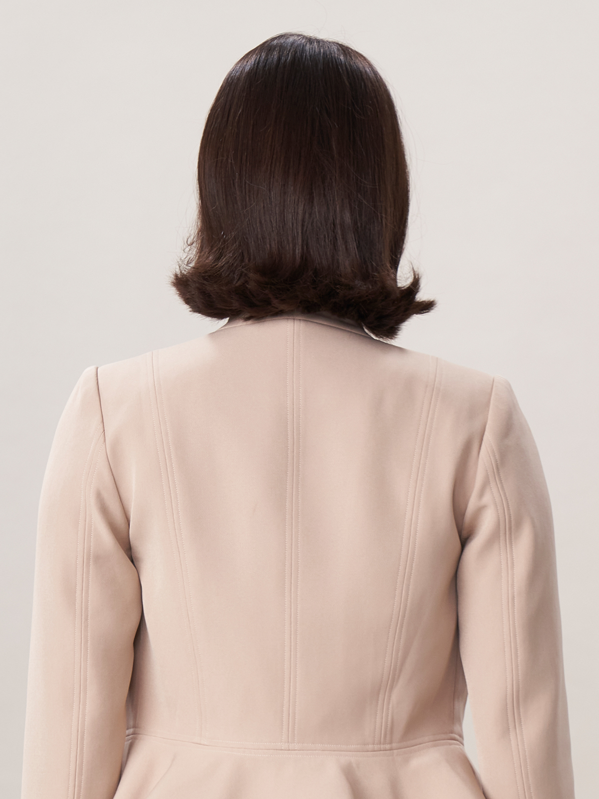 Schwarzes Dirndl mit modernem Twist