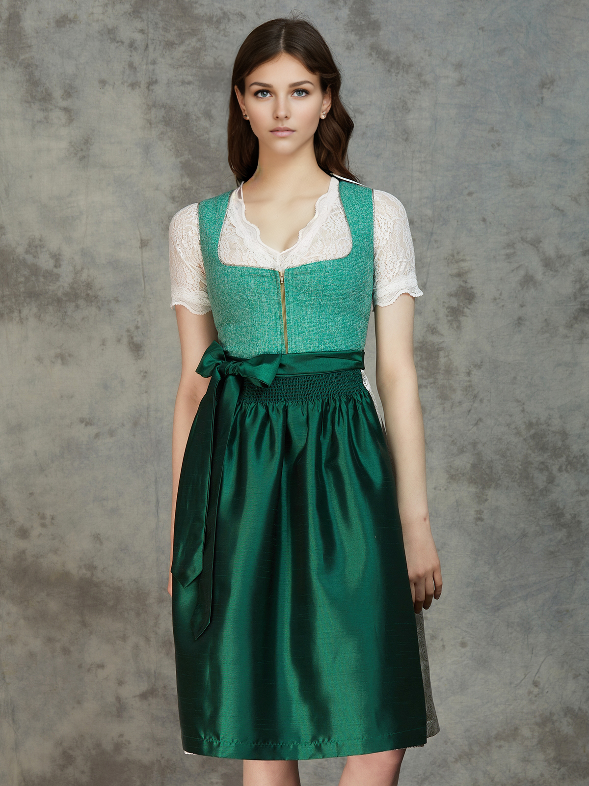 Modernes Dirndl in Blau