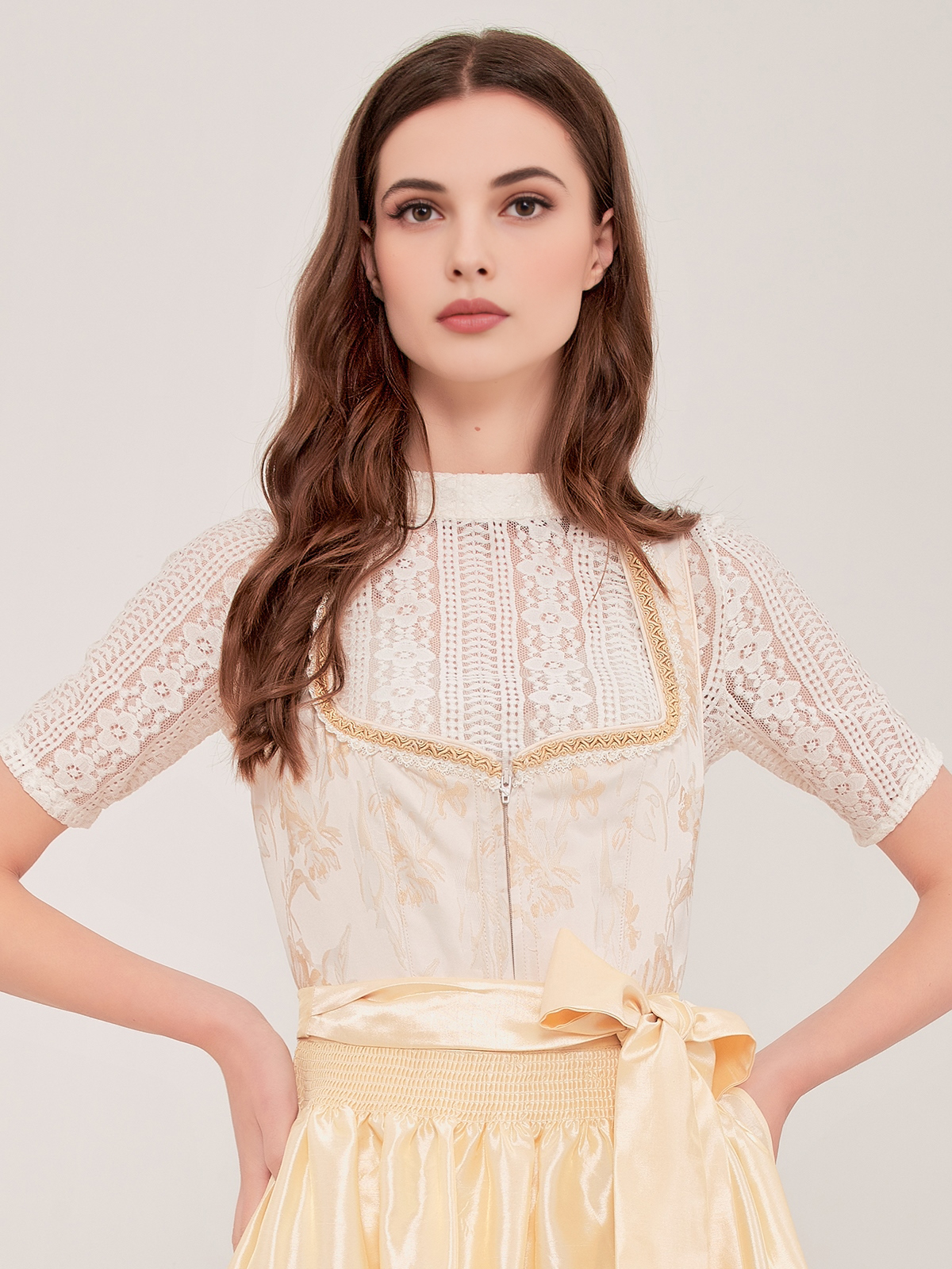 Dirndl in Gelb – eleganter Sommerlook