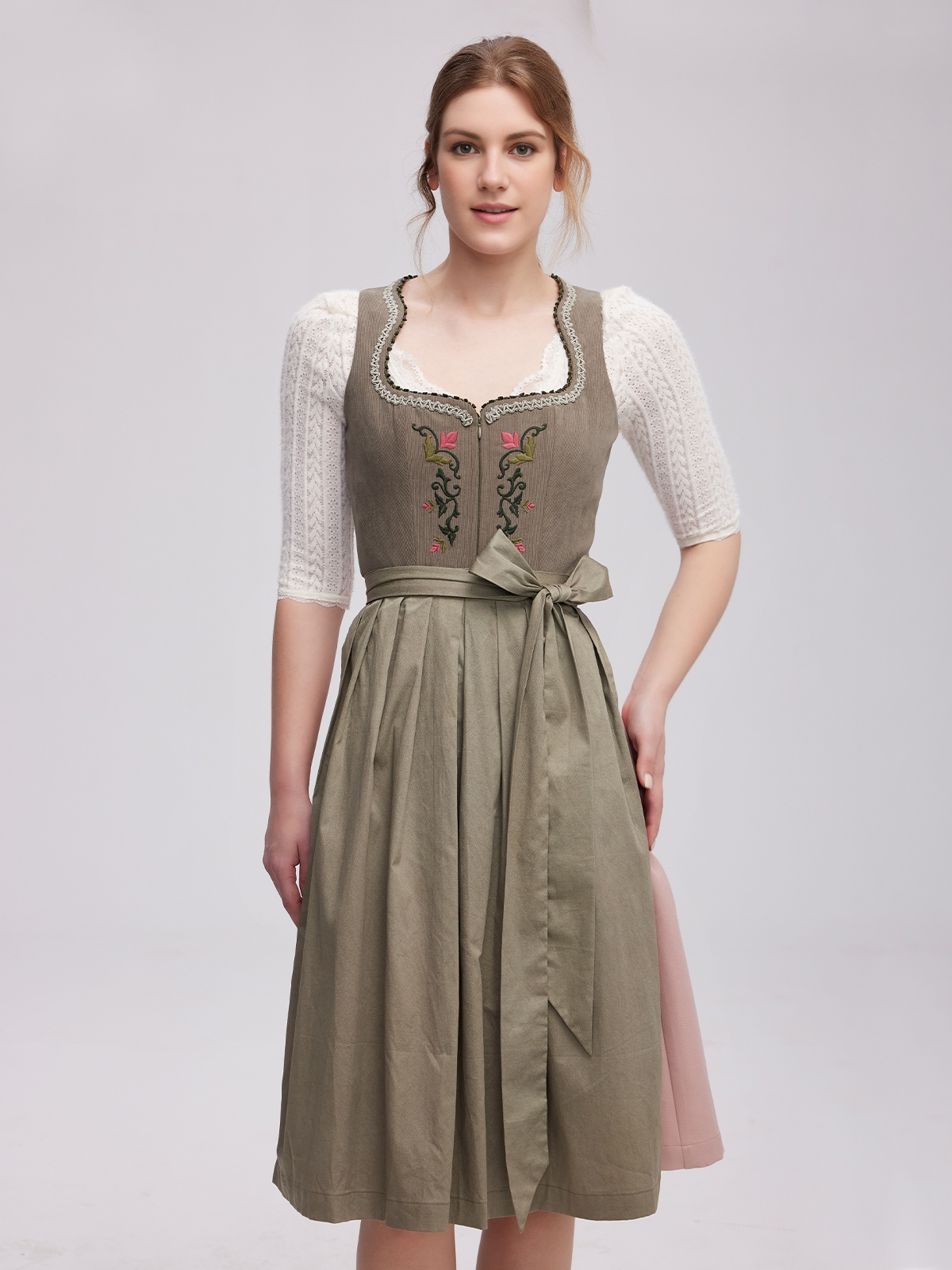 Modernes Dirndl in Grün – perfekt für den Alltag und besondere Anlässe