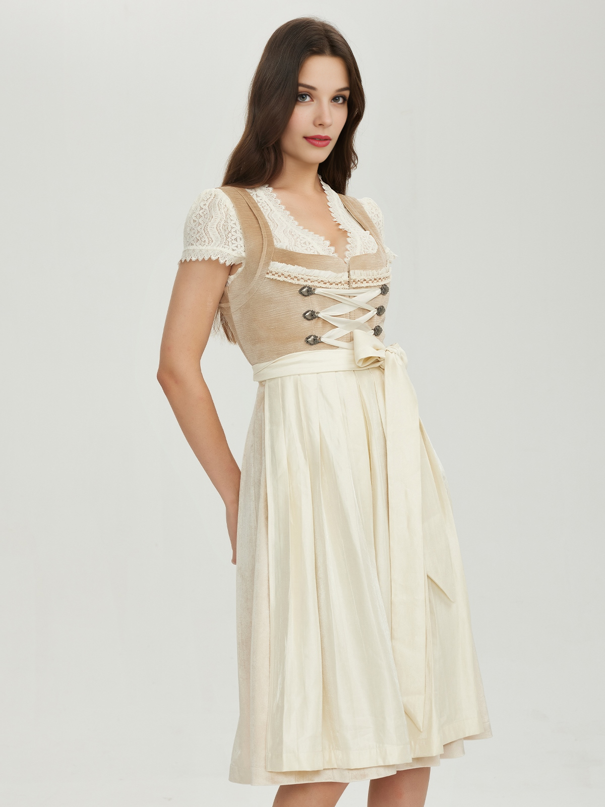 Moderne langärmlige Dirndlbluse in Braun